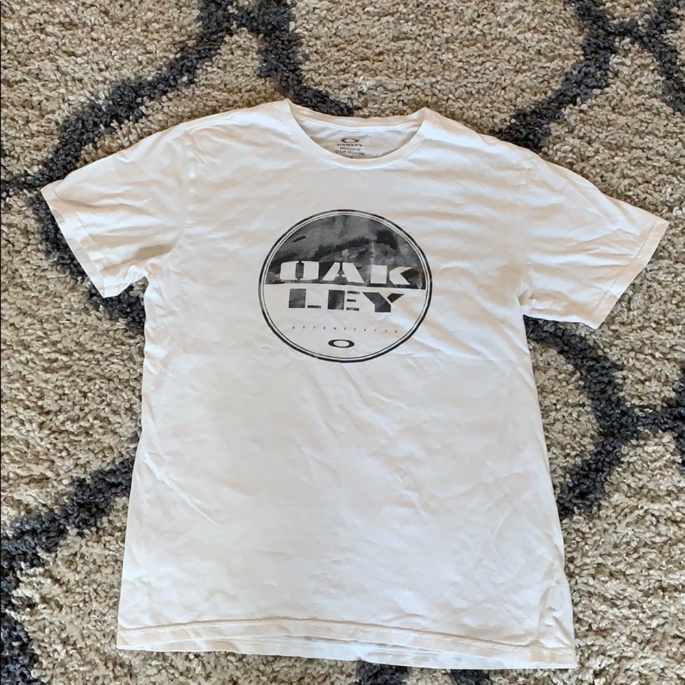 Oakley T-shirt